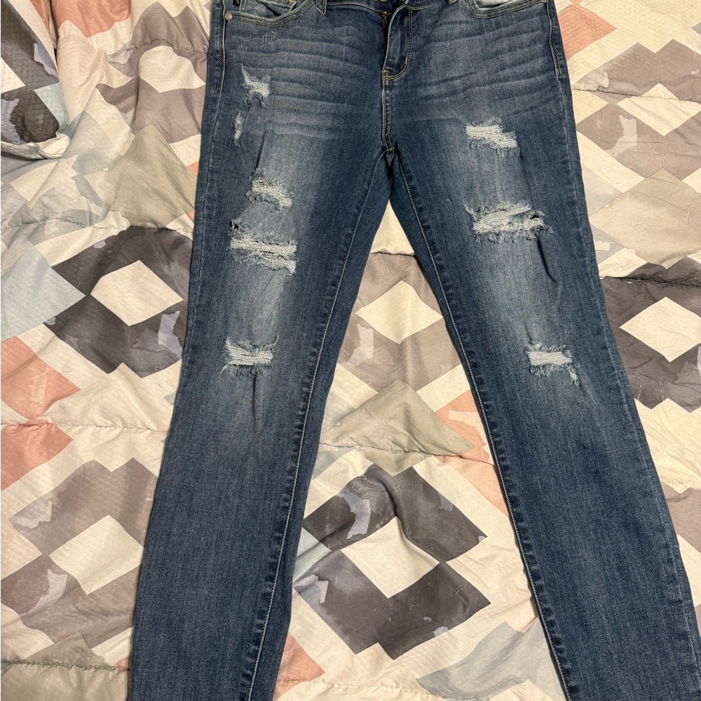 Judy Blue Distressed Skinny Jeans in Classic Blue
